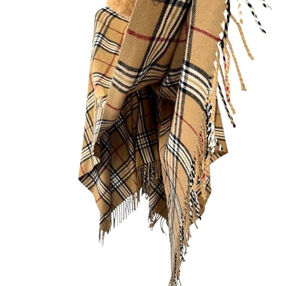 V. FRAAS Faux Fur Collar Tartan Plaid Ruana Fringe Hook Eye Open Poncho Wrap OS - Picture 3 of 9